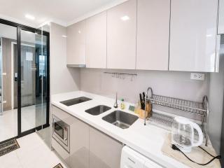 2 Bedroom with rooftop pool Sukhumvit BTS Nana - 7