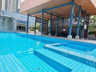 2 Bedroom with rooftop pool Sukhumvit BTS Nana - 5