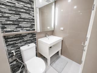 2 Bedroom with rooftop pool Sukhumvit BTS Nana - 4