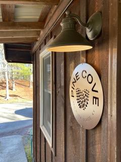 Pine Cove - Hot Tub - Pet Friendly - Large Yard - 4