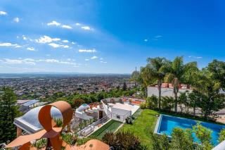 Abacanto Estate, Luxury Villas with Infinity Pool & City Views - 7