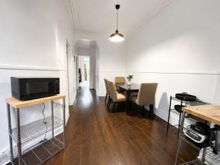 Cozy 2BR Near Downtown Montreal & The Village - 6