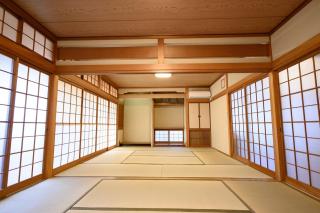 最大25人 海まで30秒 198平米 大人も子どもも楽しめる 桧のおもちゃやい草の畳松山空港18分 - 3