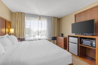 Comfort Suites Airport - 1