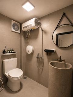 Chill House Spacious 2BR Home near Hoan Kiem and Hanoi Railway Station - 3