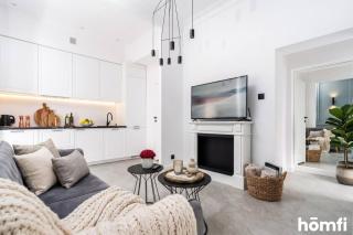Aura Jacuzzi Suite - homfi Collection - 6