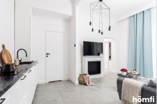 Aura Jacuzzi Suite - homfi Collection - 5