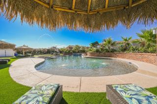 Tropical Private Estate -8 Bdrm - Resort pool - 5 Min to Strip - Weddings - 5