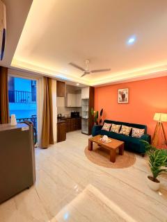 Luxury 1BHK on Golf Course Road with Self Check In - 0