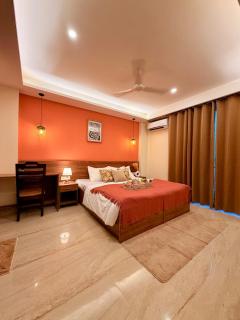 Luxury 1BHK on Golf Course Road with Self Check In - 2