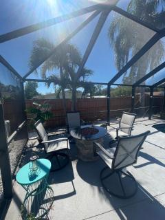 Tropical Backyard Paradise Minutes from AMI - 2