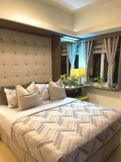 Modern City Escape Hotel Feel in Prime Location - 0