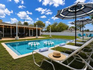 Calma House - 4BR Pool Home, Guest Suite, Gym, Minutes from Anna Maria Island - 0
