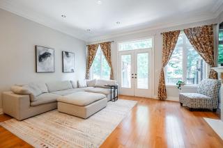 Beautiful Family Friendly 3BR House With Parking - 8