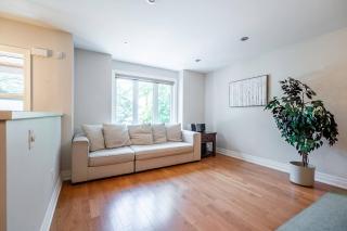 Beautiful Family Friendly 3BR House With Parking - 3