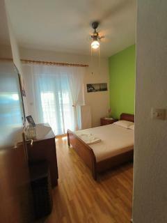 CK Urban Haven 2BR Apartment with Free Parking - 9