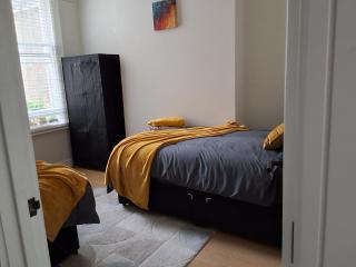 Bright 2-Bed ground floor flat in Clapham North - 8