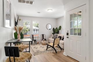 SoCo BoHo Bungalow 2 for 4 Guests - 2