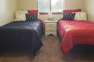 Husky House Apartment For Your Group 1.5 Miles From Campus - 6