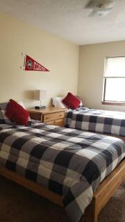 Husky House Apartment For Your Group 1.5 Miles From Campus - 4