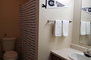 Husky House Apartment For Your Group 1.5 Miles From Campus - 2
