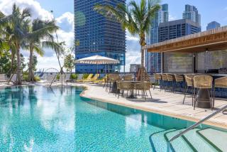 5004 Penthouse 1BR with Incredible City Views and Pool in Miami - 5