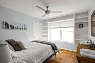 Downtown Austin Bungalow near Zilker Park - 4