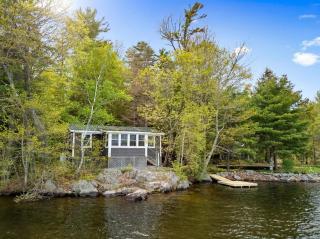 2BR Maine Camp w/ Dock, Lake Access & AC - Nobleboro - 9