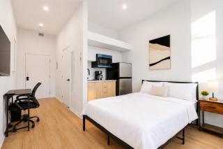 Charming Apartment downtown Montreal with Parking & Pet-Friendly - 2