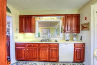 Charming Cape Cottage—Ocean Views Private Beach - 3