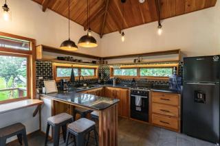 Carenero Hills - Beach and Surf Bungalows - 8