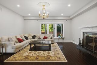 Spacious Pickering Retreat, 4 Parkings, 2 ensuites, Office - 8