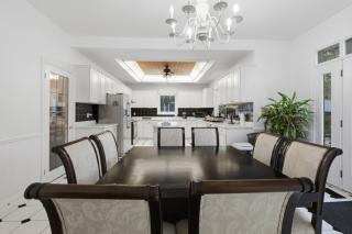 Spacious Pickering Retreat, 4 Parkings, 2 ensuites, Office - 2