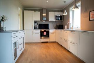 Spacious Aurora Family Home - 6