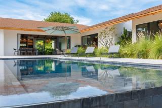 Spacious and Peaceful Villa with Garden and Pool - 0
