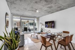 Modern Midtown Loft and Pool, Gym and Walk Everywhere - 9