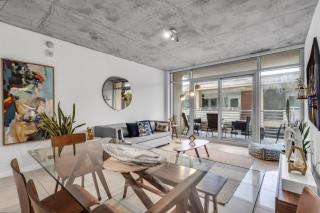 Modern Midtown Loft and Pool, Gym and Walk Everywhere - 7