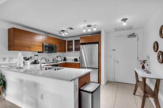 Modern Midtown Loft and Pool, Gym and Walk Everywhere - 4