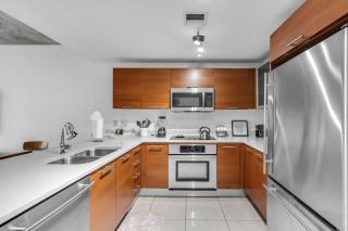 Modern Midtown Loft and Pool, Gym and Walk Everywhere - 3