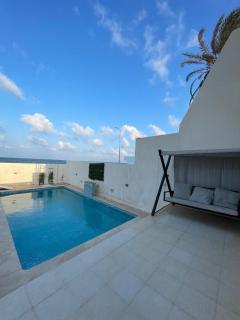 villa with pool - 1