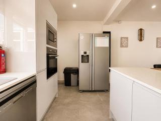 Perfect Booking 3 Bed Home with Garden & Sunroom - 7