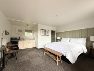 The Trail Inn - Kenora, ON - On Longbow Lake - 2