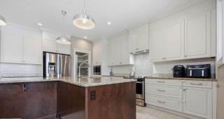 Luxury 4-Bedroom Executive Home - 8