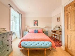 Elegant Georgian Apartment with Park View in Perth - 7