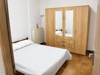 Fully Renovated Apartment -700m from Mill of Elves-Free Parking & Fast WiFi - Tríkala - 5