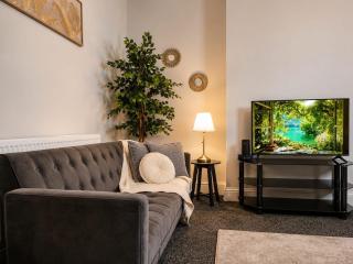 Stylish 2BR Leeds home, 5 Min to City Centre - 7