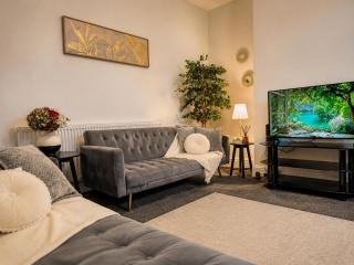 Stylish 2BR Leeds home, 5 Min to City Centre - 2