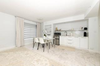 Spacious Newly Renovated Corner Unit South Beach - 8