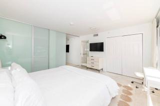 Spacious Newly Renovated Corner Unit South Beach - 5