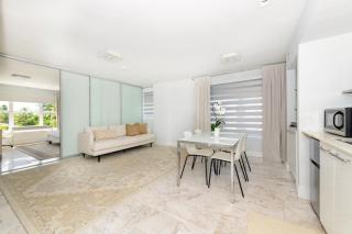 Spacious Newly Renovated Corner Unit South Beach - 4